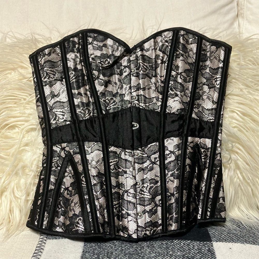 LACE CORSET SIZE SMALL